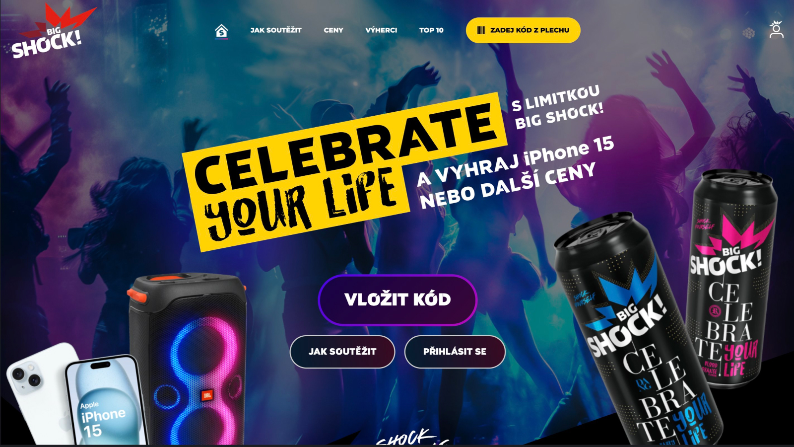 Celebration — festivalový dav, hluboká čerň